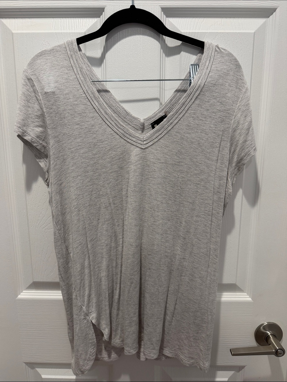 H by Bordeaux Heather Gray V-Neck Short Sleeve Tee